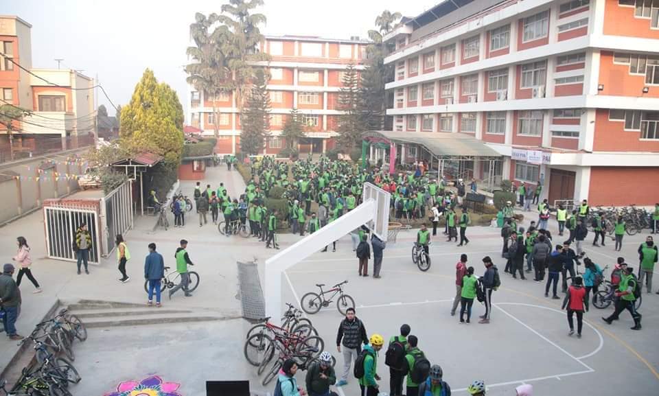 सेन्ट जेभियर्स कलेजले साइकल र्यालीको आयोजना गर्दै